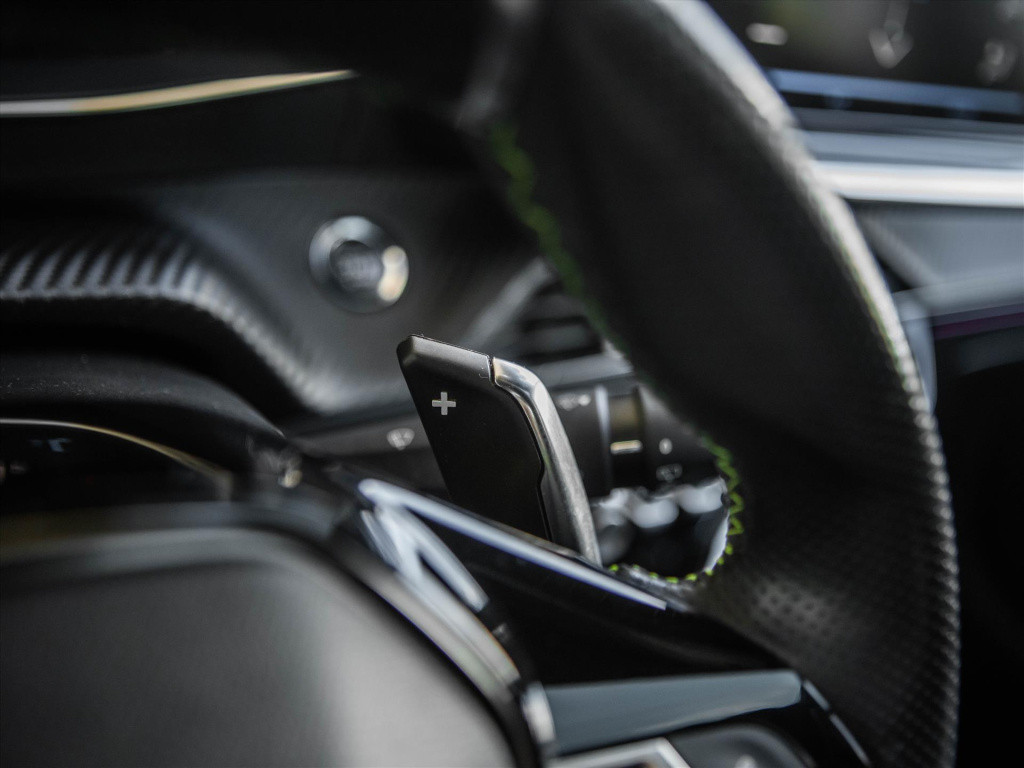 Peugeot 208 1.2 puretech 100pk gt-line automaat | panoramadak | navigatie |