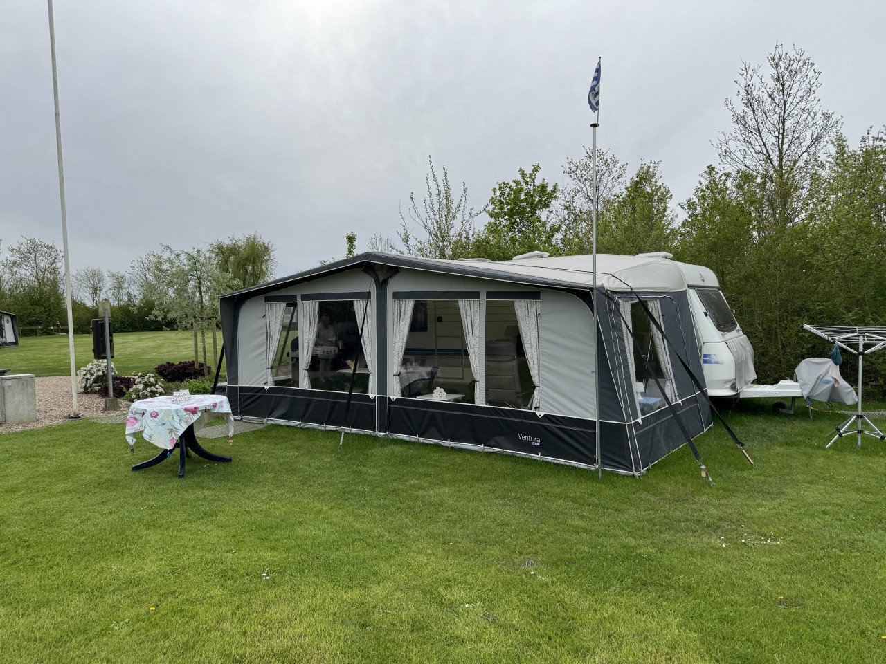 Caravan met voortent