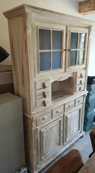 Witte servies kast