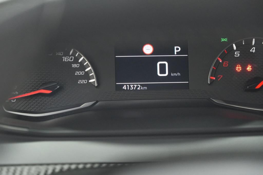 Peugeot 2008 puretech 130 active pack | trekhaak | camera | navigatie | par
