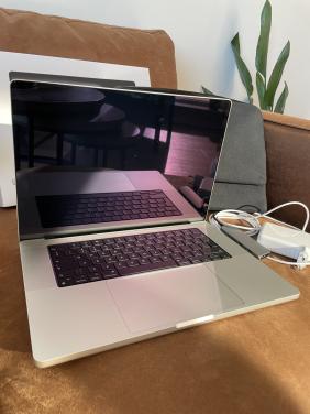 Apple MacBook Pro 16” M4 Max