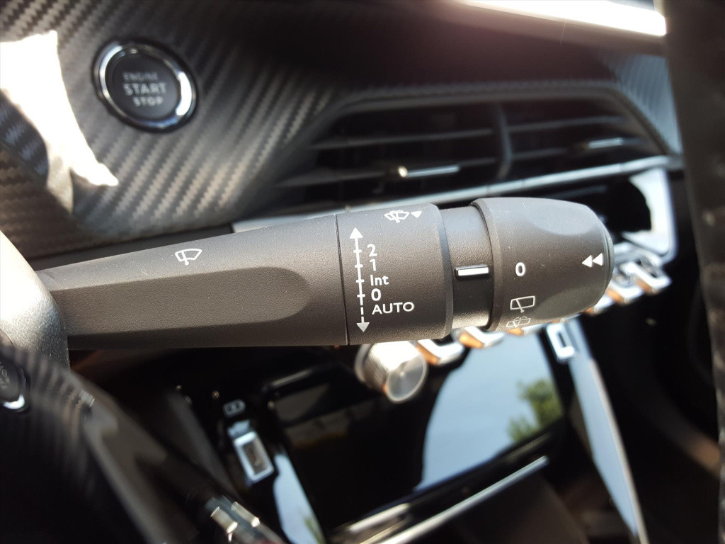 Peugeot 2008 1.2 puretech 100pk allure pack navi | bluetooth | applecarplay