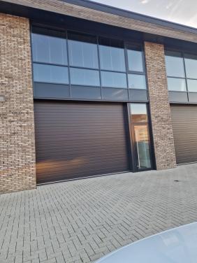 Loods met kantoorruimte