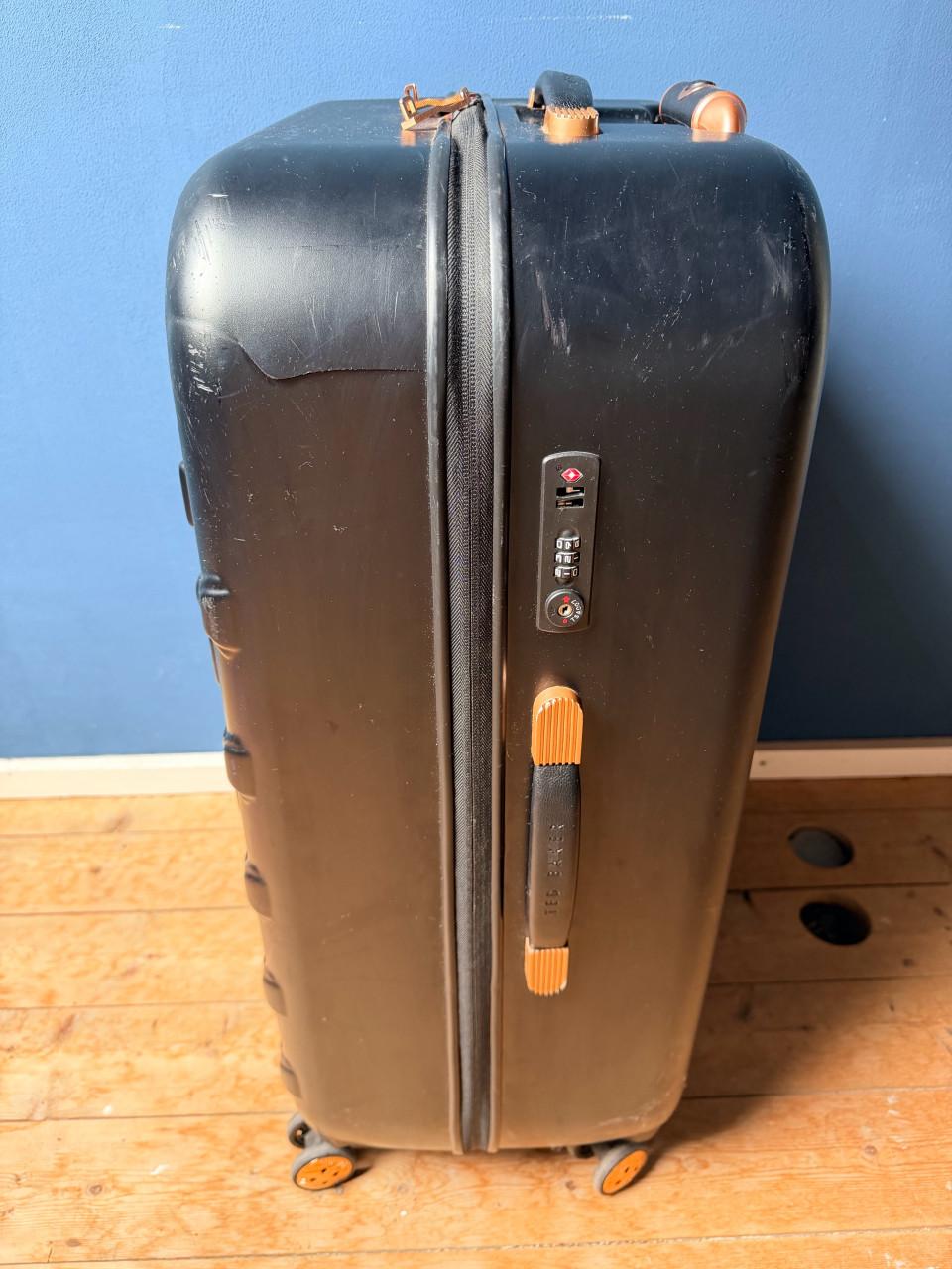 Zwarte Ted Baker koffer te koop.