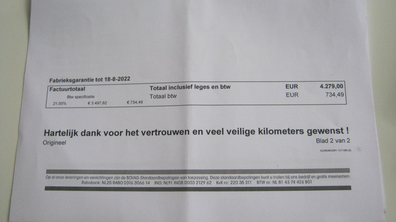 NIEUW VESPA SPRINT MET 731 KM OP DE TELLER 3000 EURO