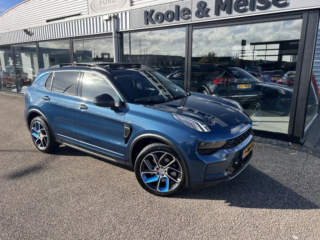 Lynk & Co 01 1.5 261pk phev , 360gr camera , pano dak , adaptive cc , car p