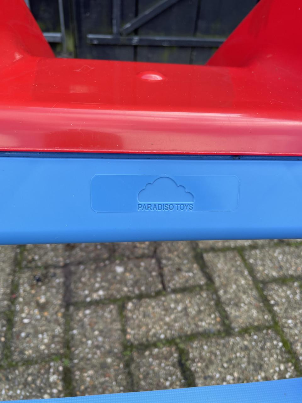 Leuke kleine glijbaan Paradiso Toys