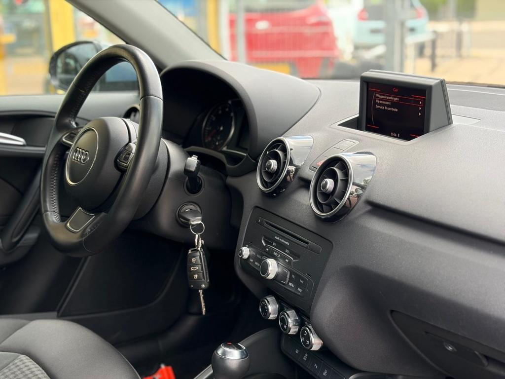 Audi A1 Sportback 1.4 tfsi connect | s-line | automaat