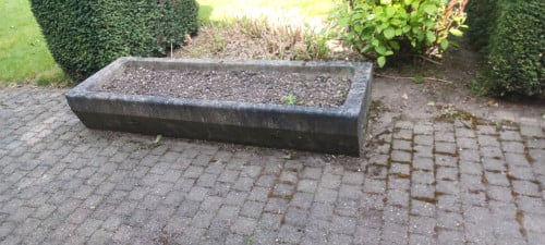 Stenen bakken,  oude voerbakken