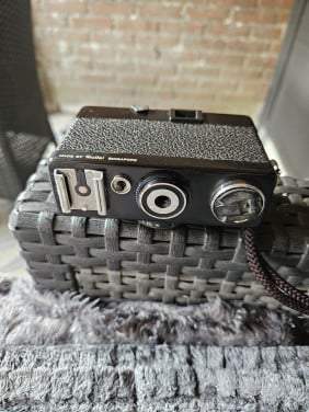 Vintage rollei 35 mm analoge filmcamera met triotar 3,5/40 mm lens