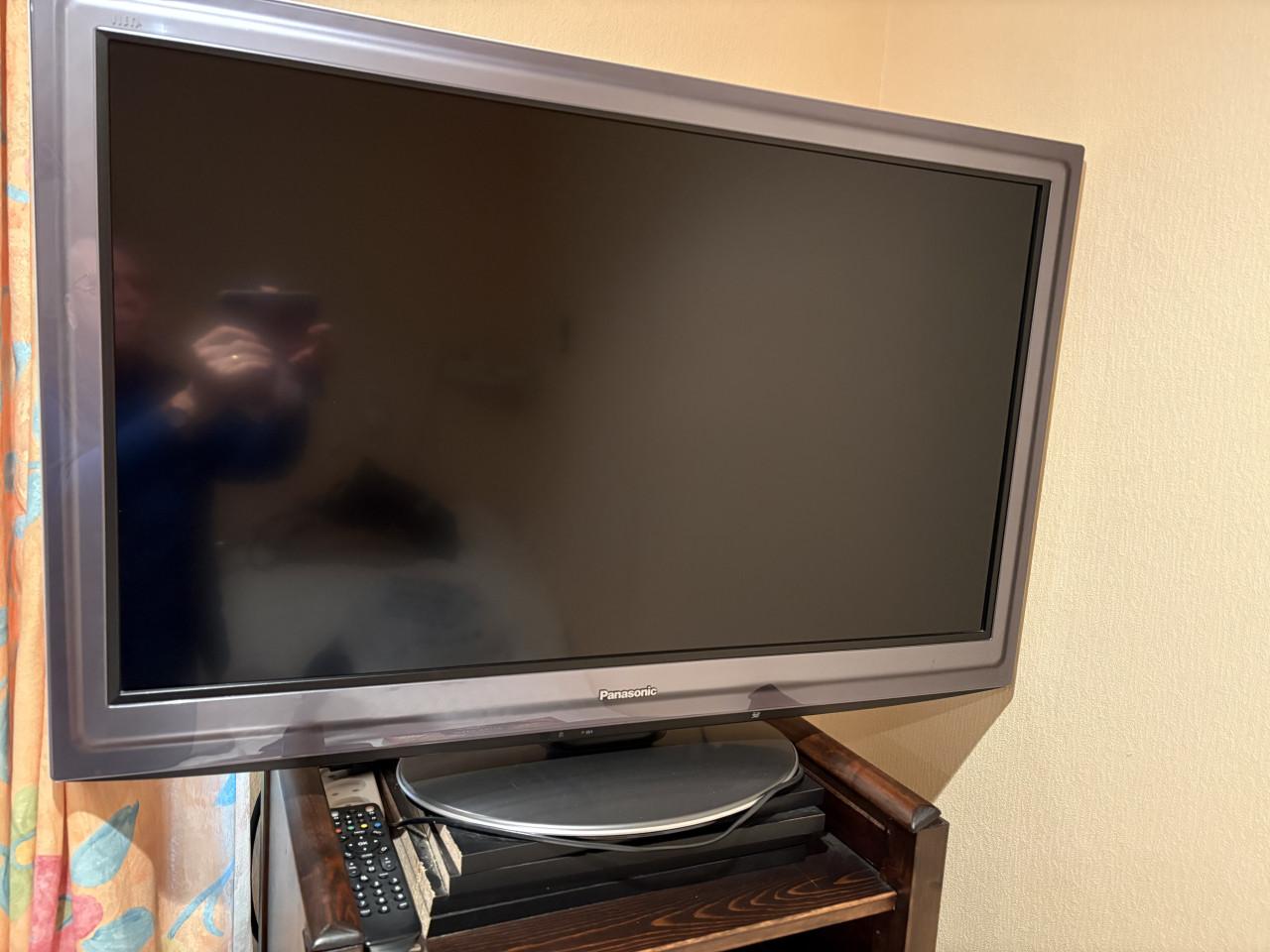 PANASONIC LCD TV