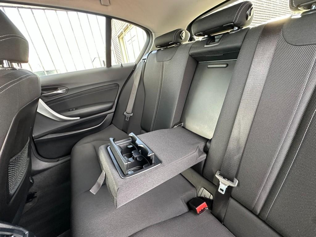 BMW 1 Serie 116i sport shadow edition carplay dab+ pdc voor en achter 17'' 