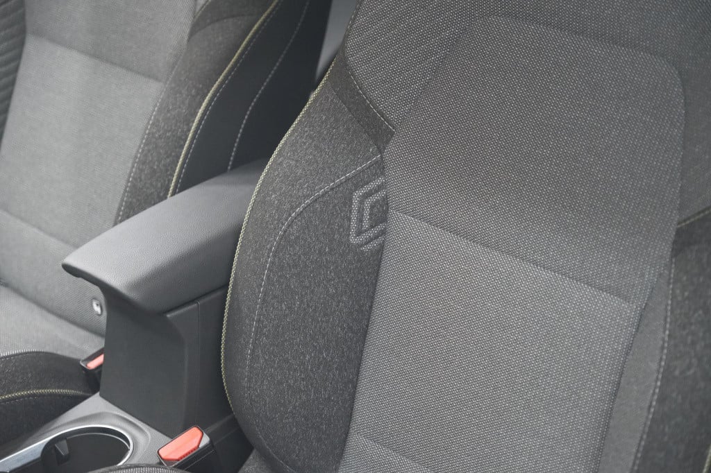 Renault Captur mild hybrid 160 edc techno | camera | navigatie | apple carp
