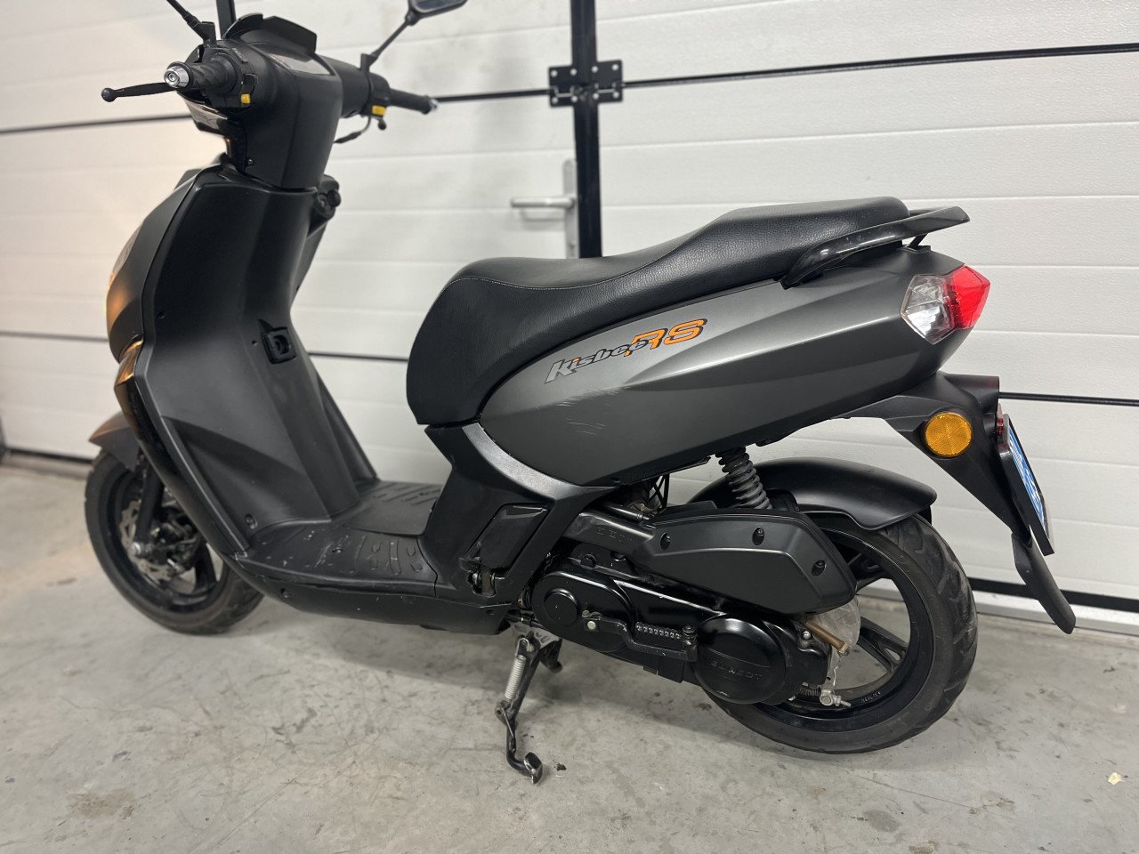 Peugeot Kisbee RS 2015 snor scooter