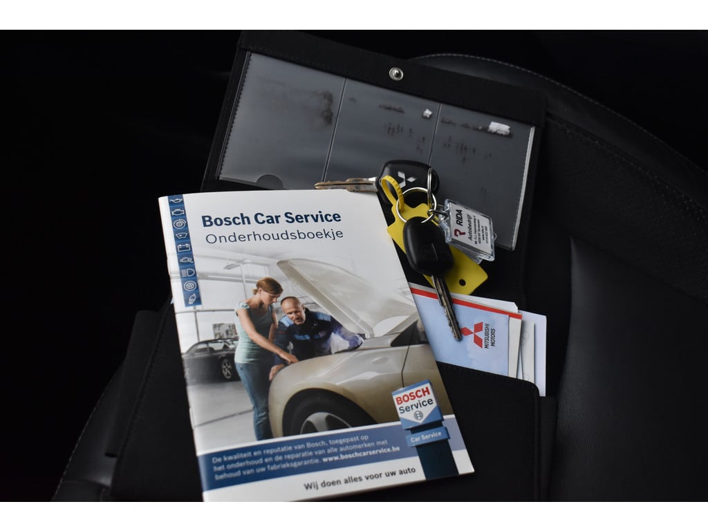 Mitsubishi Outlander outlander 2.2 di 4wd geel kenteken leder, navi, camera