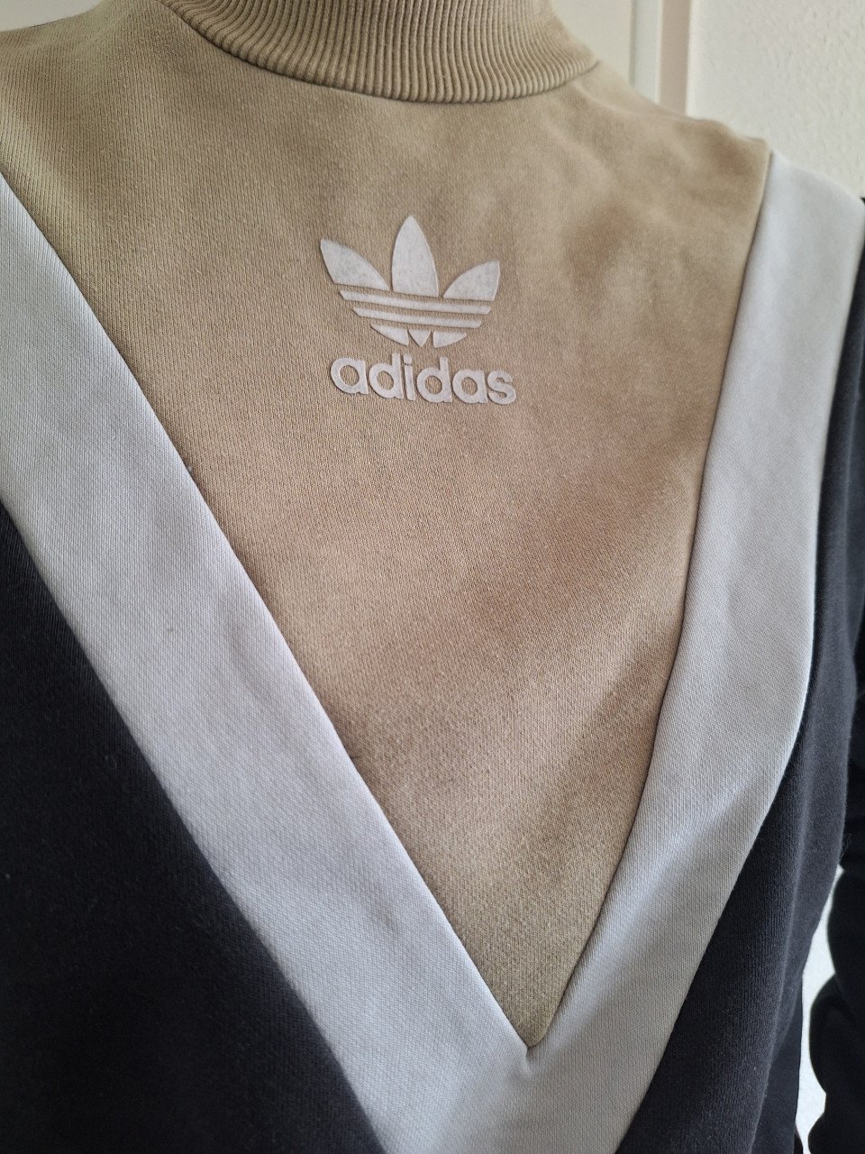 Adidas sweater mt. L