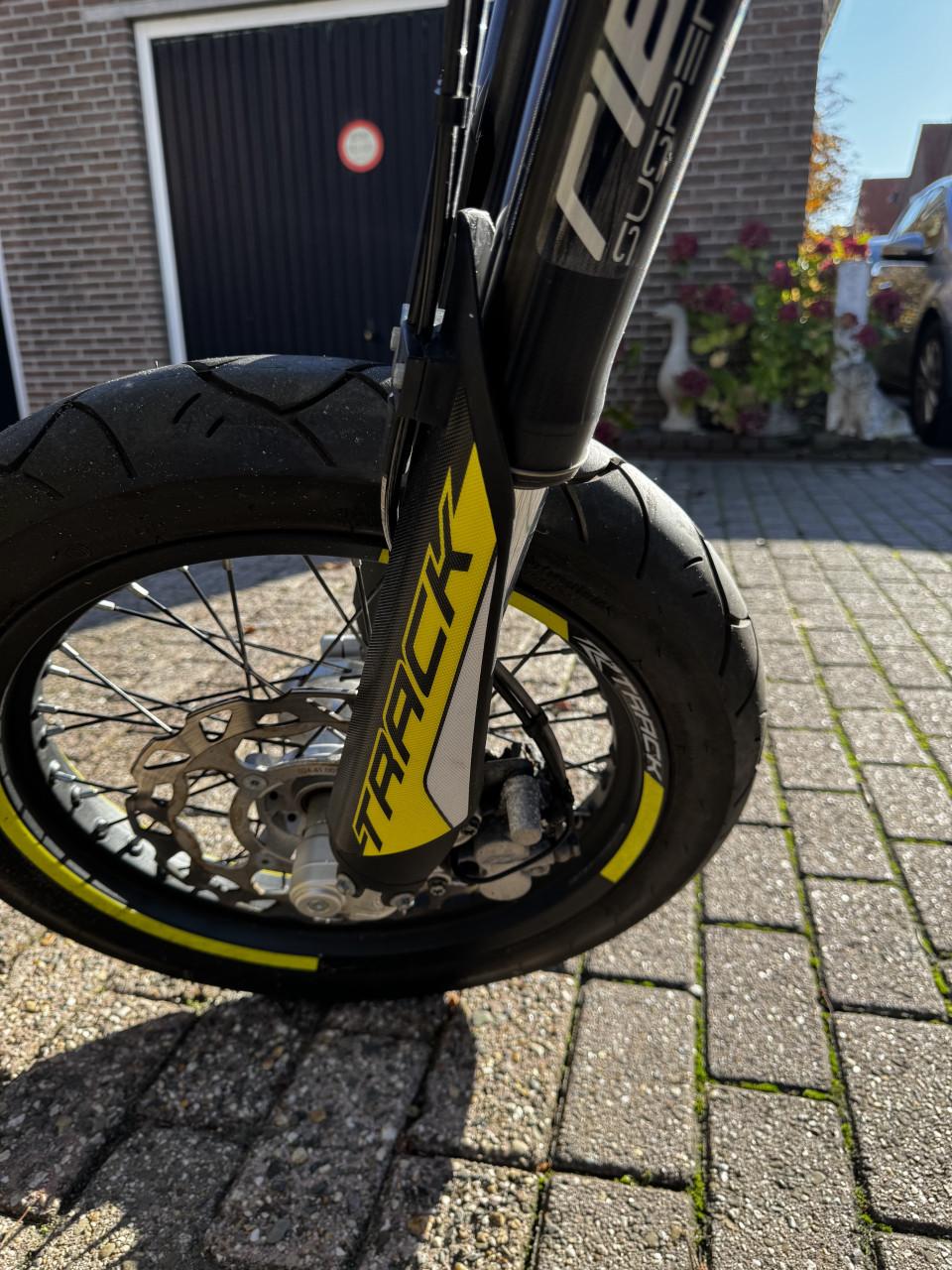 Beta RR50 track geel