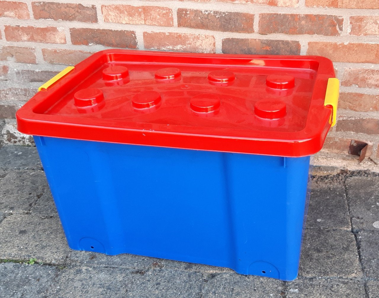 Grote opbergdoos in de vorm van een Lego steen