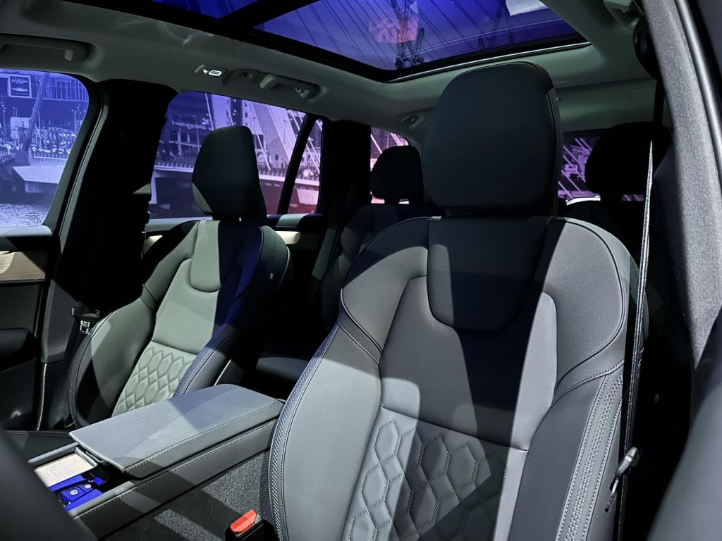 Volvo XC90 2.0 t8 plug-in hybrid awd plus dark *luchtvering*pano*surroundvi