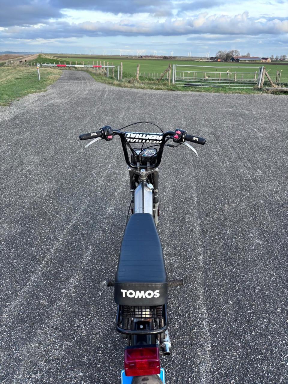 Tomos