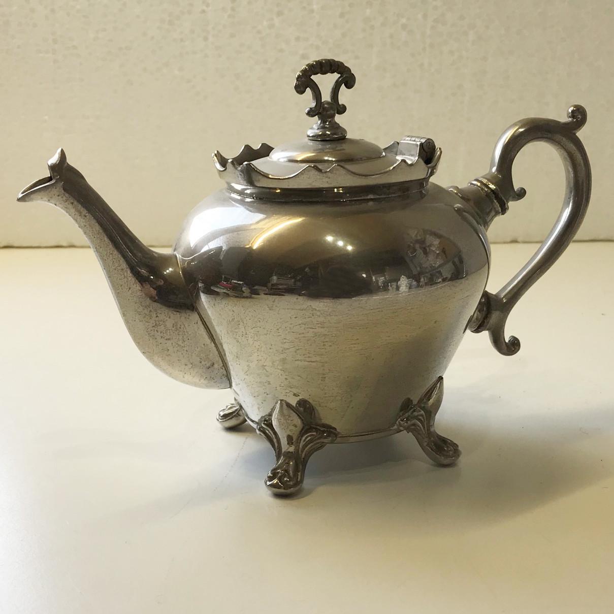 J. N. Daalderop koffiepot en theepot met warmhoudstel