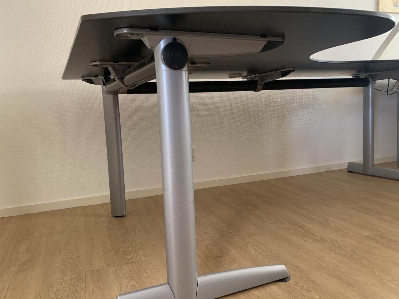 Groot bureau (tafel met verrijdbare ladenkast)