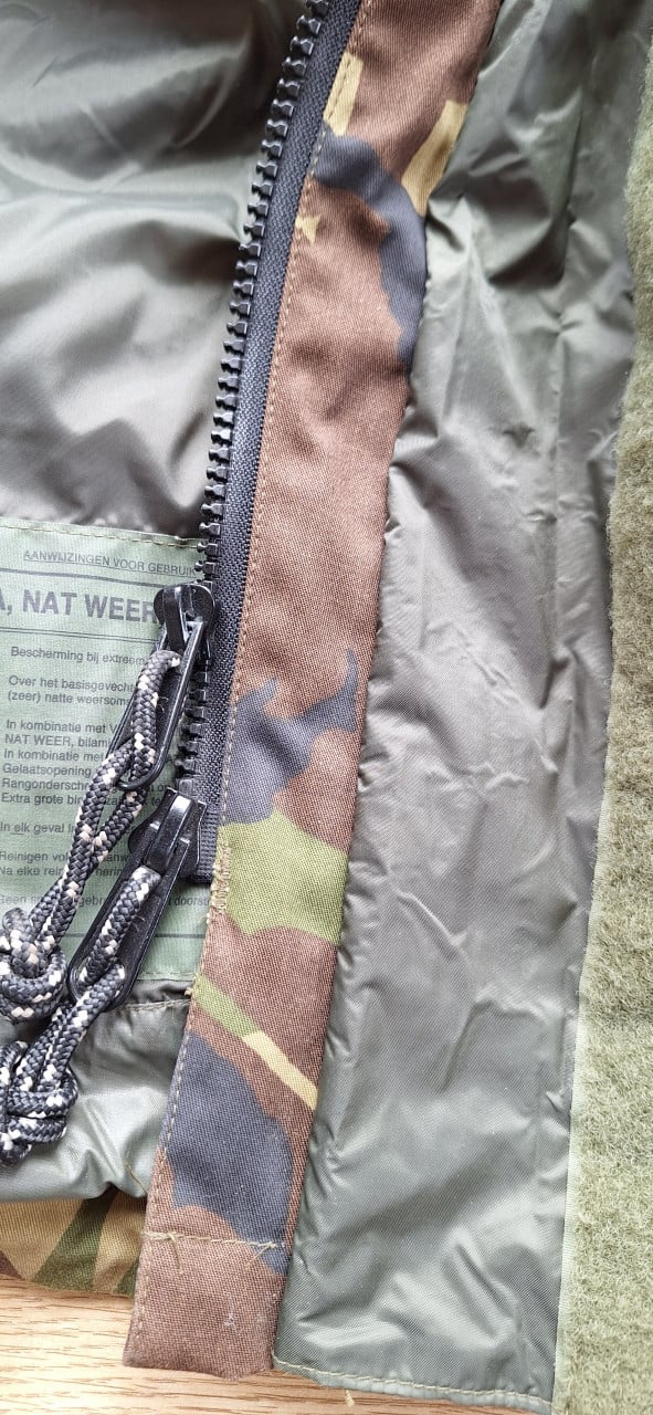 KL Camouflage Parka Waterdicht met capouchon Maat M 38-40 Jagerskleding