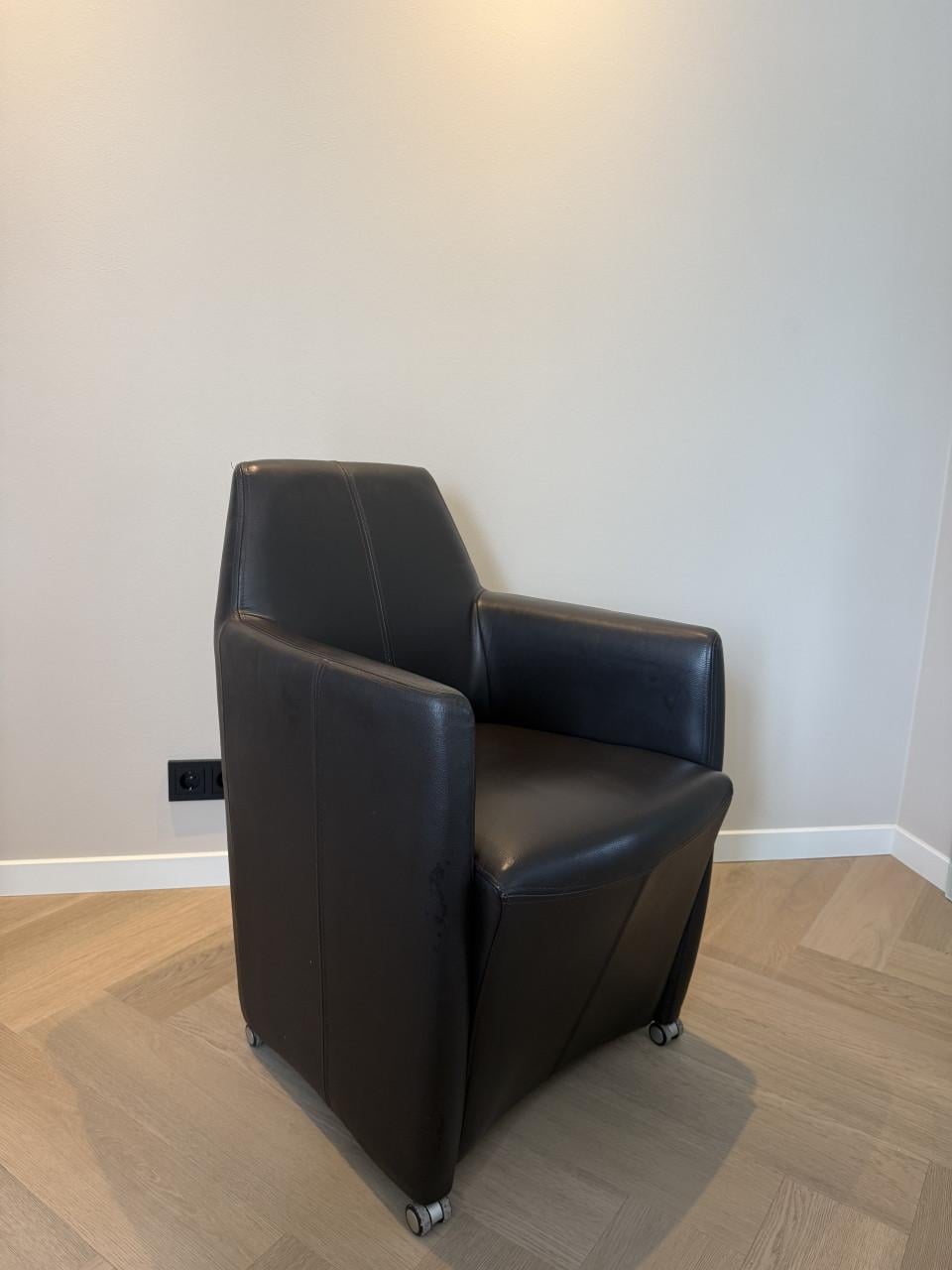 Eetkamer stoelen met wieltjes (leer) 6 stuks