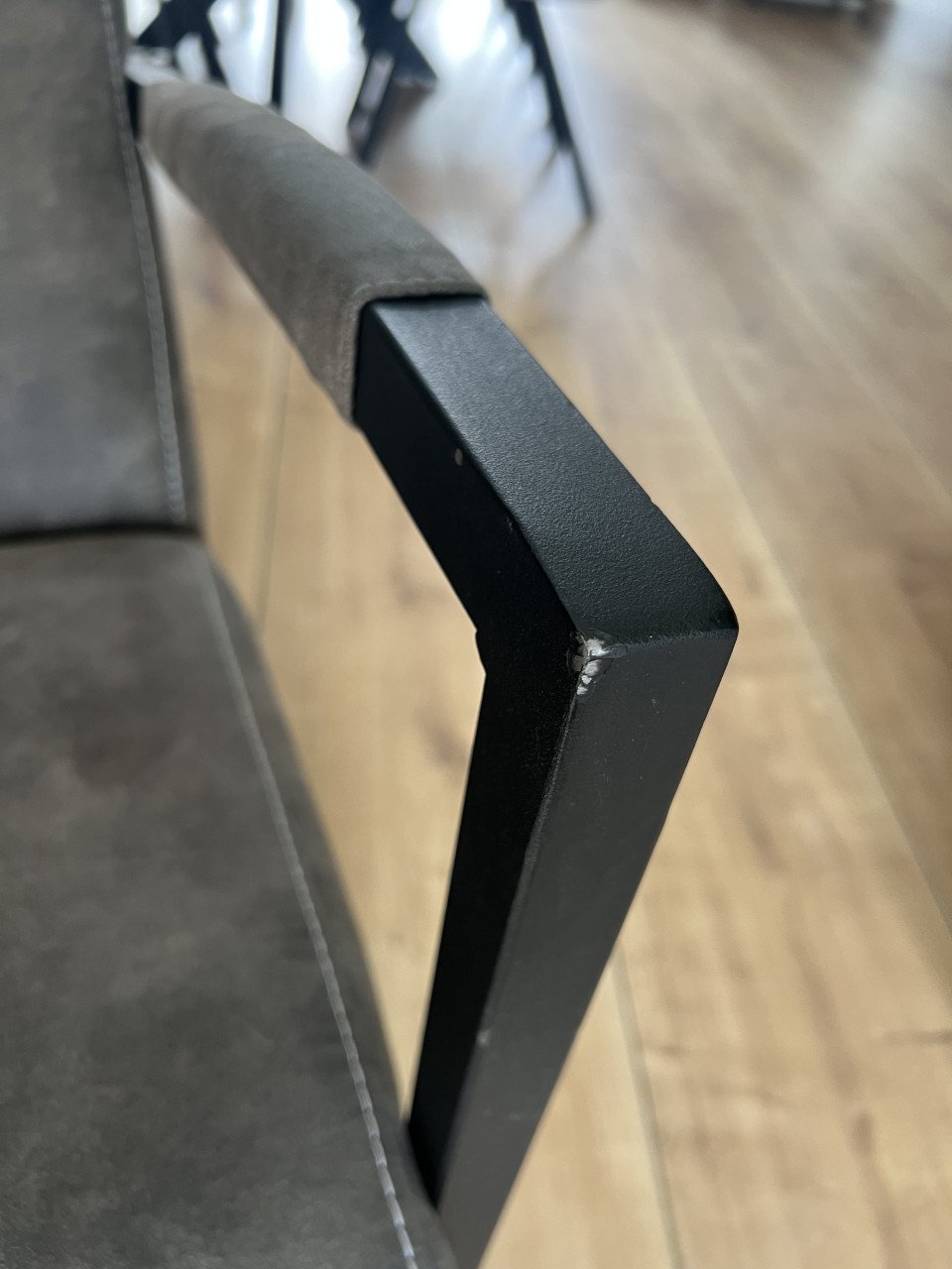Taupe velvet stoelen met metalen frame - per stuk of set