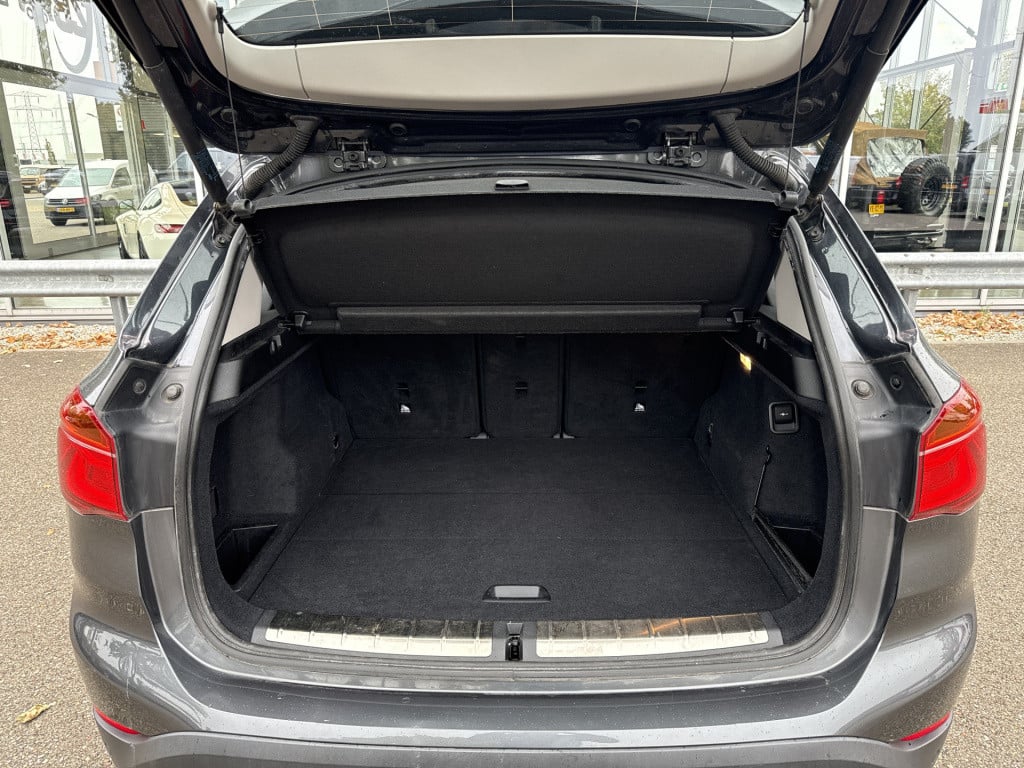 BMW X1 sdrive20i centennial executive | nl-auto | 1e eig | dealer oh | navi