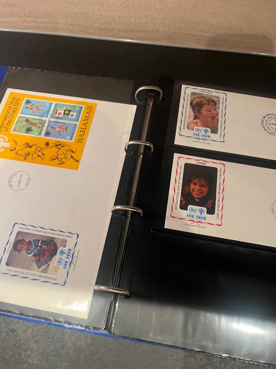 Album met enveloppen 'Jaar van het kind 1979'