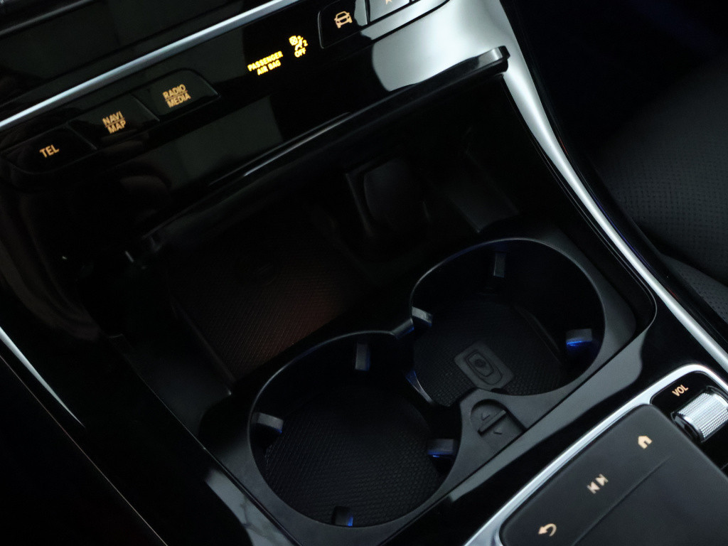 Mercedes-Benz Eqc 400 4matic amg line 80 kwh | schuifdak | trekhaak | stoel