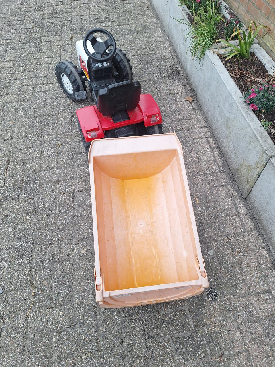 Steyer traptrekker met Joskin kar