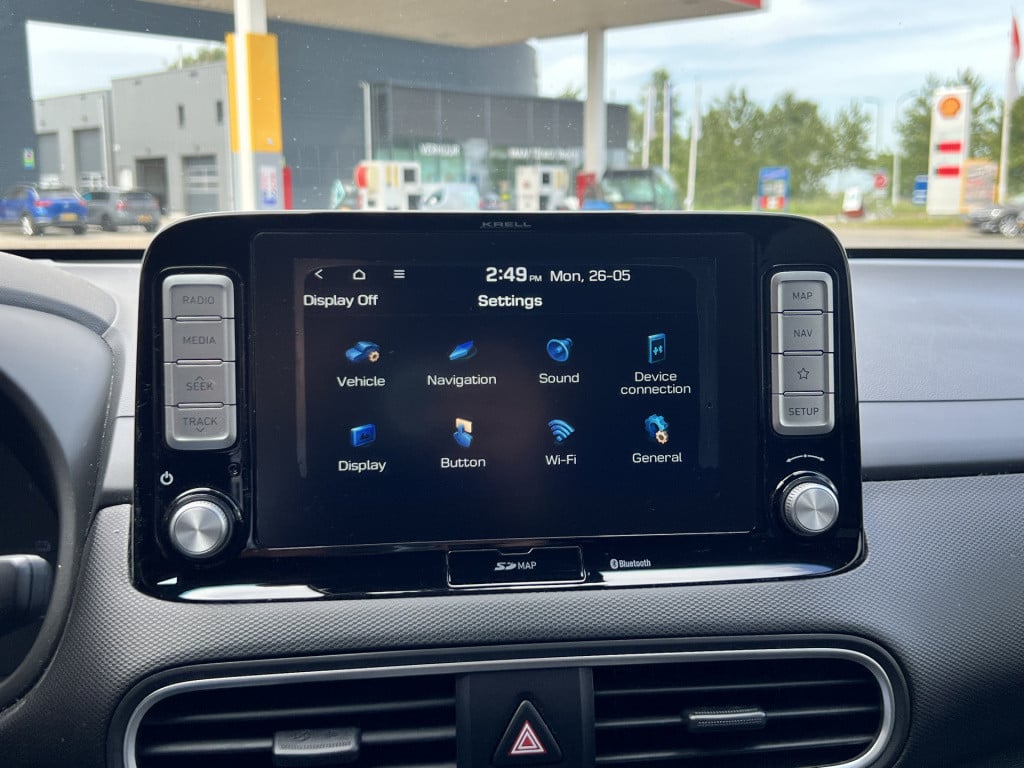 Hyundai Kona ev premium 64 kwh - 18 inch | head-up display | stoel- & stuur