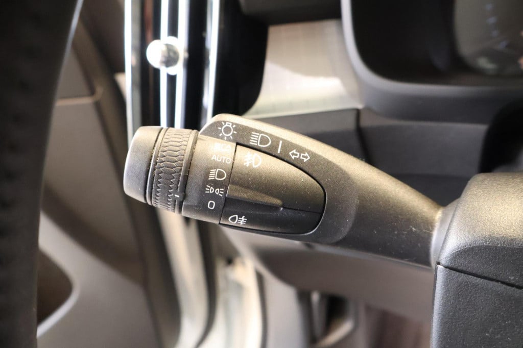 Volvo XC40 1.5 t5 twin engine momentum pro nl auto, trekhaak, el koffer,