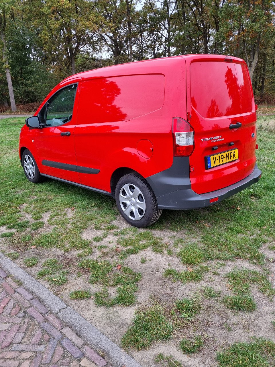 Ford transit courier benzine 1.0