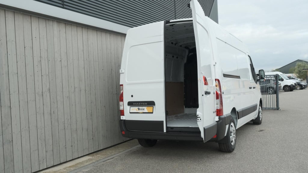 Renault Master t33 2.3 dci 135 l2h2 comfort | direct leverbaar | navigatie 