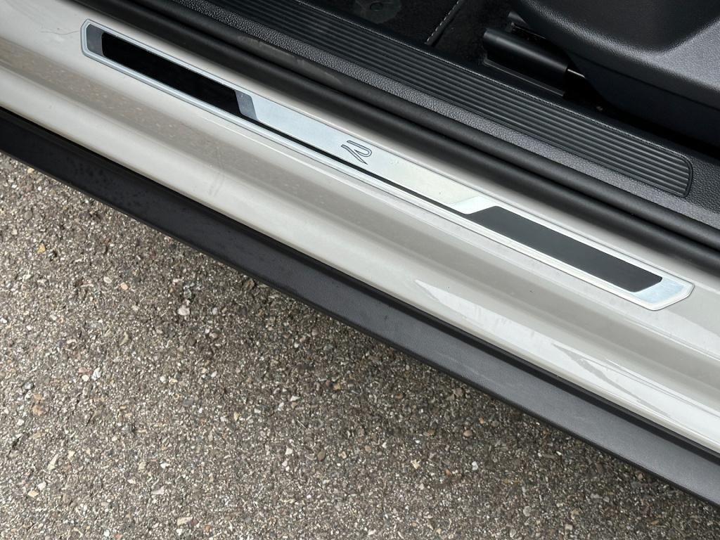 Volkswagen T-roc 1.5 tsi 150pk dsg r-line | camera | keyless | elek. achter