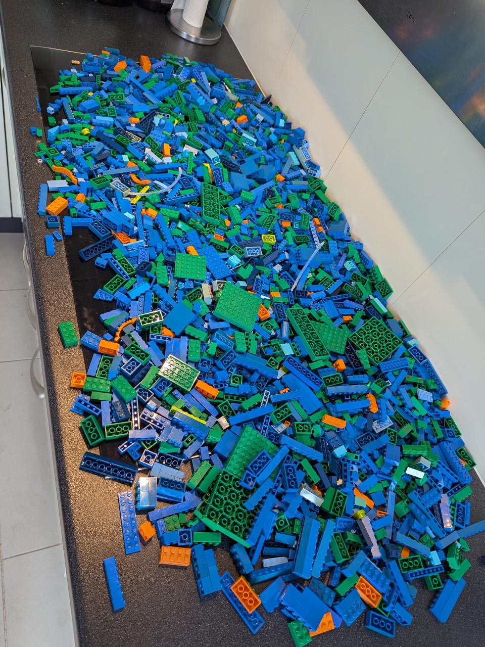 Lego, gesorteerd Groen, Blauw en Oranje