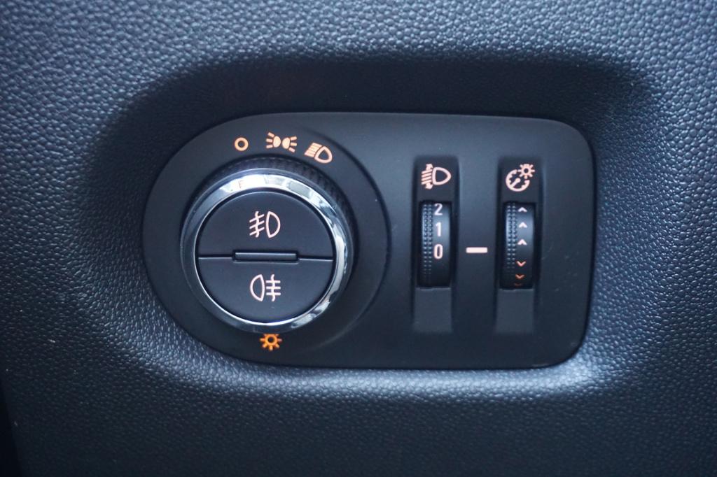 Opel Corsa 1.4-16v '111' edition airco / cruise / elektr. ramen / trekhaak