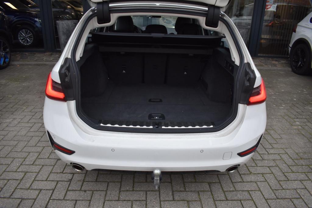 BMW 3-serie touring 318i high executive sport line | trekhaak | apple carpl