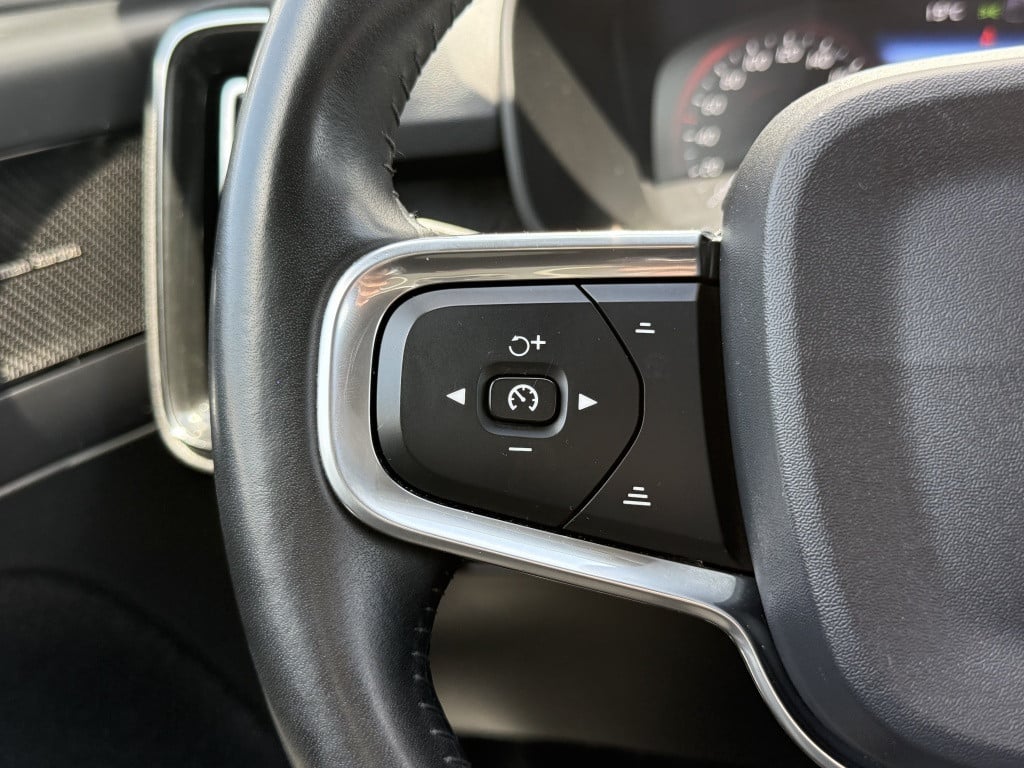 Volvo XC40 t3 160pk momentum | camera| trekhaak| h&k sound| stoelverw| carp