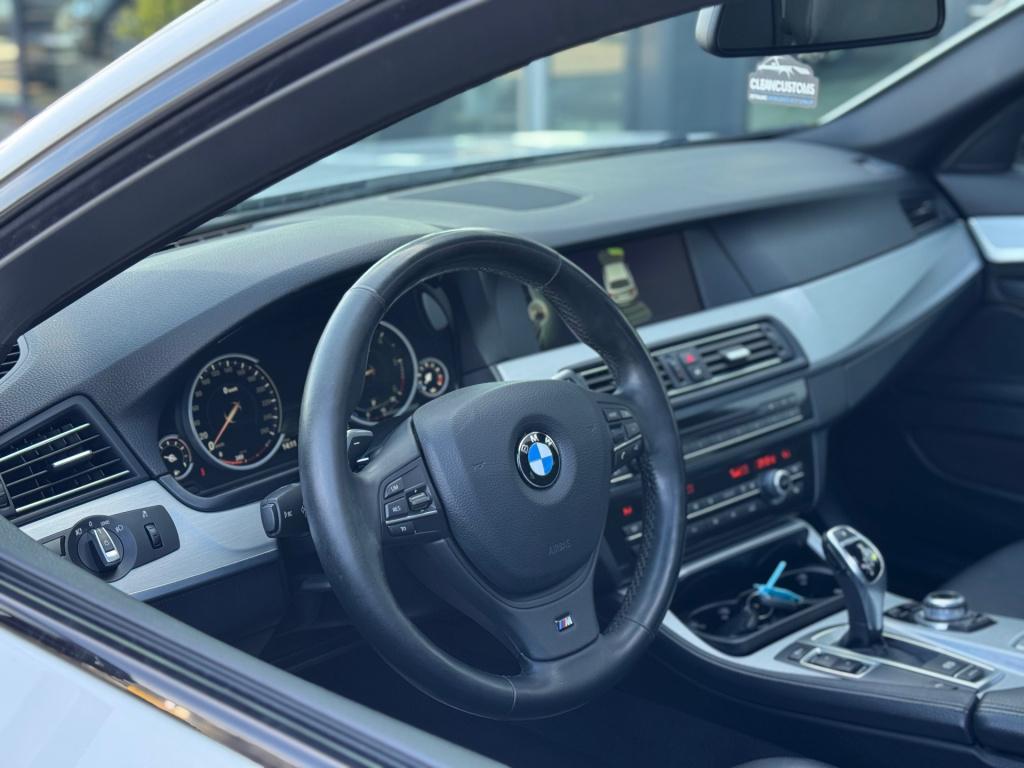 BMW 5 Serie touring 520d * leder * panoramadak * m pakket * dealer onderhou