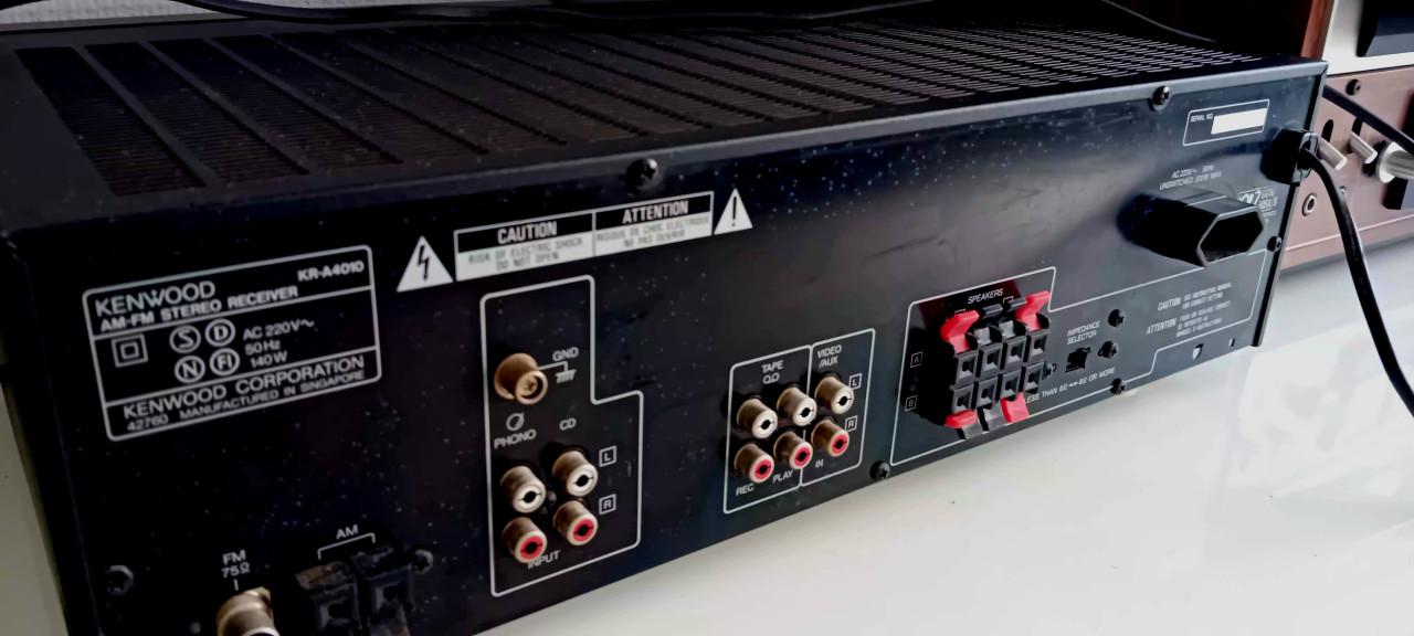Kenwood versterker. KR A4010