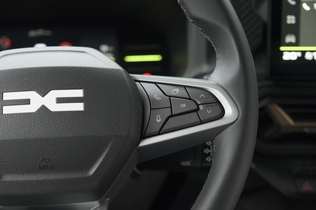 Dacia Duster tce 130 mild hybrid extreme | camera | apple carplay | automat