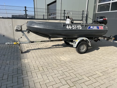 Consoleboot met 15pk Suzuki 4-takt
