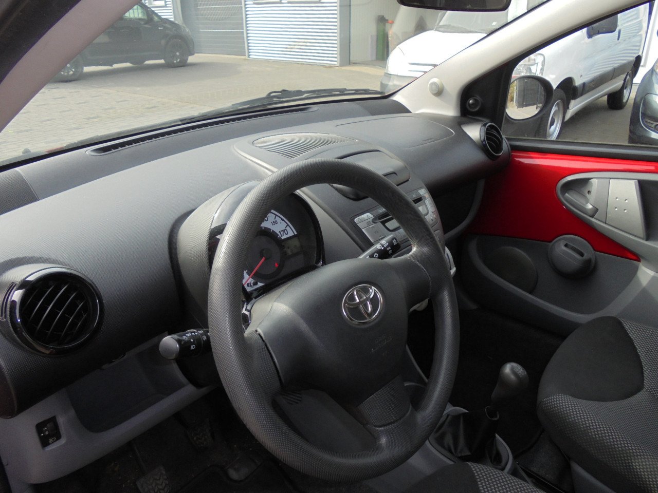 Aygo in Unieke uitvoering,met O.A Kleurenkaart navigatie en stoelverwarming