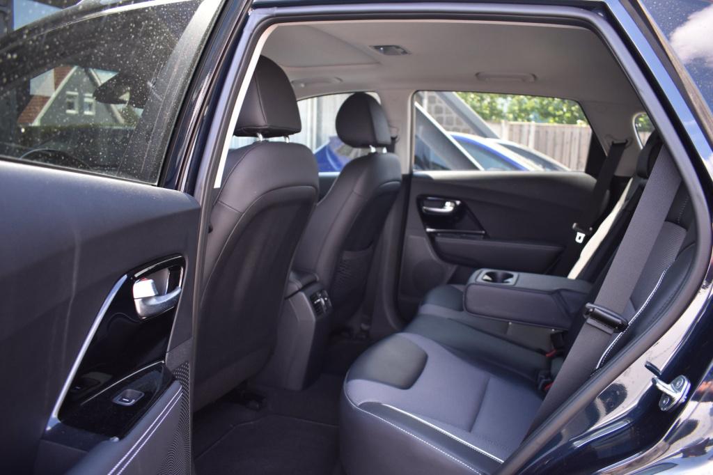 Kia E-niro dynamicplusline 64 kwh soh 99.6% | stoelverwarming | schuifdak |