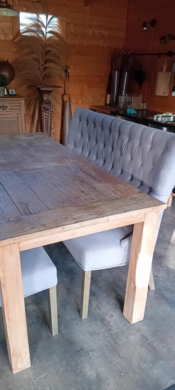 Eetkamertafel en stoelen