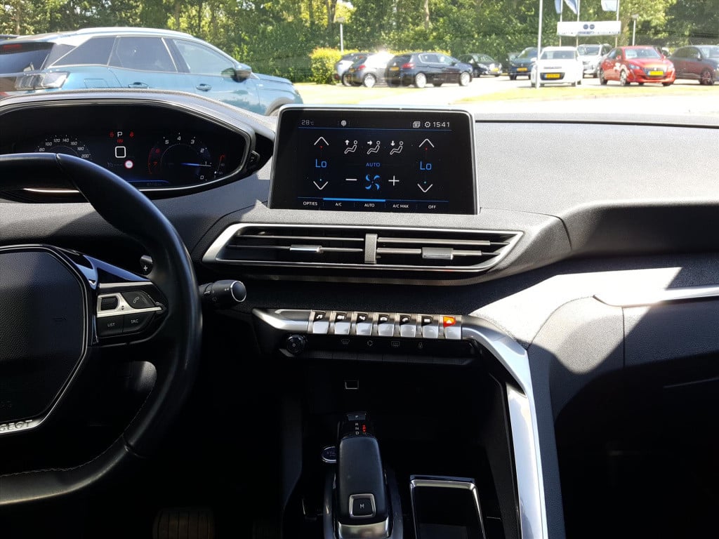 Peugeot 3008 1.2 130pk première automaat navigatie | trekhaak | panoramisch